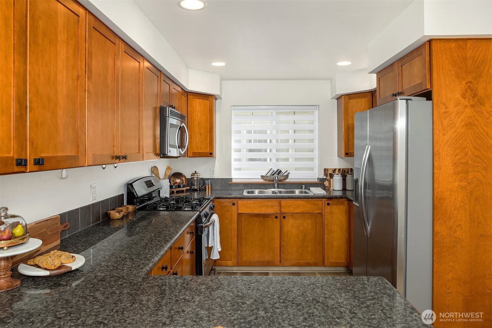 13726 Midvale Avenue North, Unit B Seattle, WA 98133 - Photo 17 of 31
