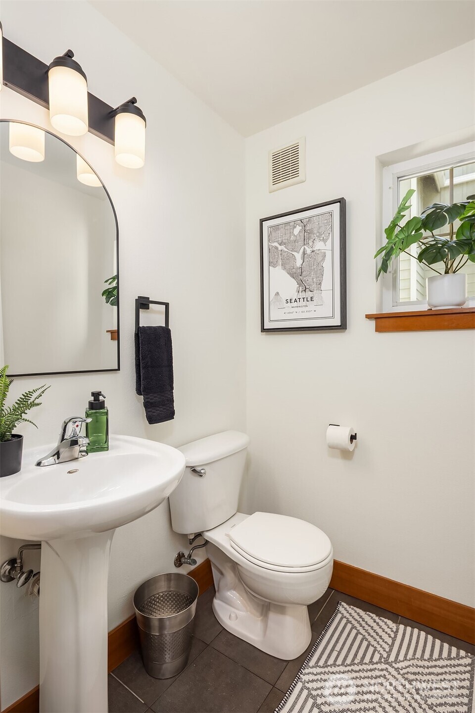 13726 Midvale Avenue North, Unit B Seattle, WA 98133 - Photo 19 of 31
