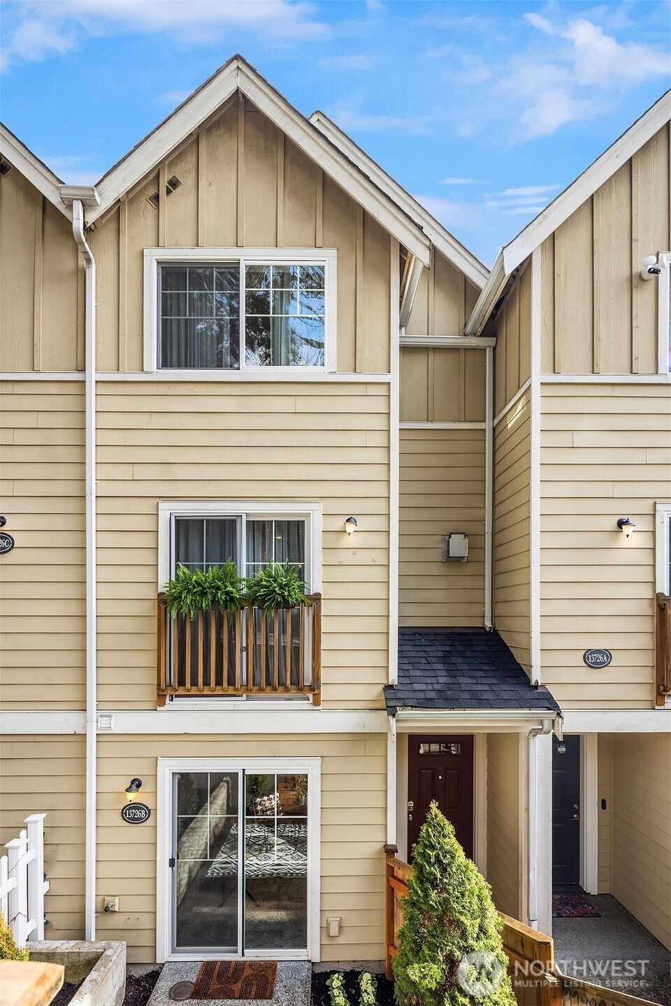 13726 Midvale Avenue North, Unit B Seattle, WA 98133 - Photo 2 of 31