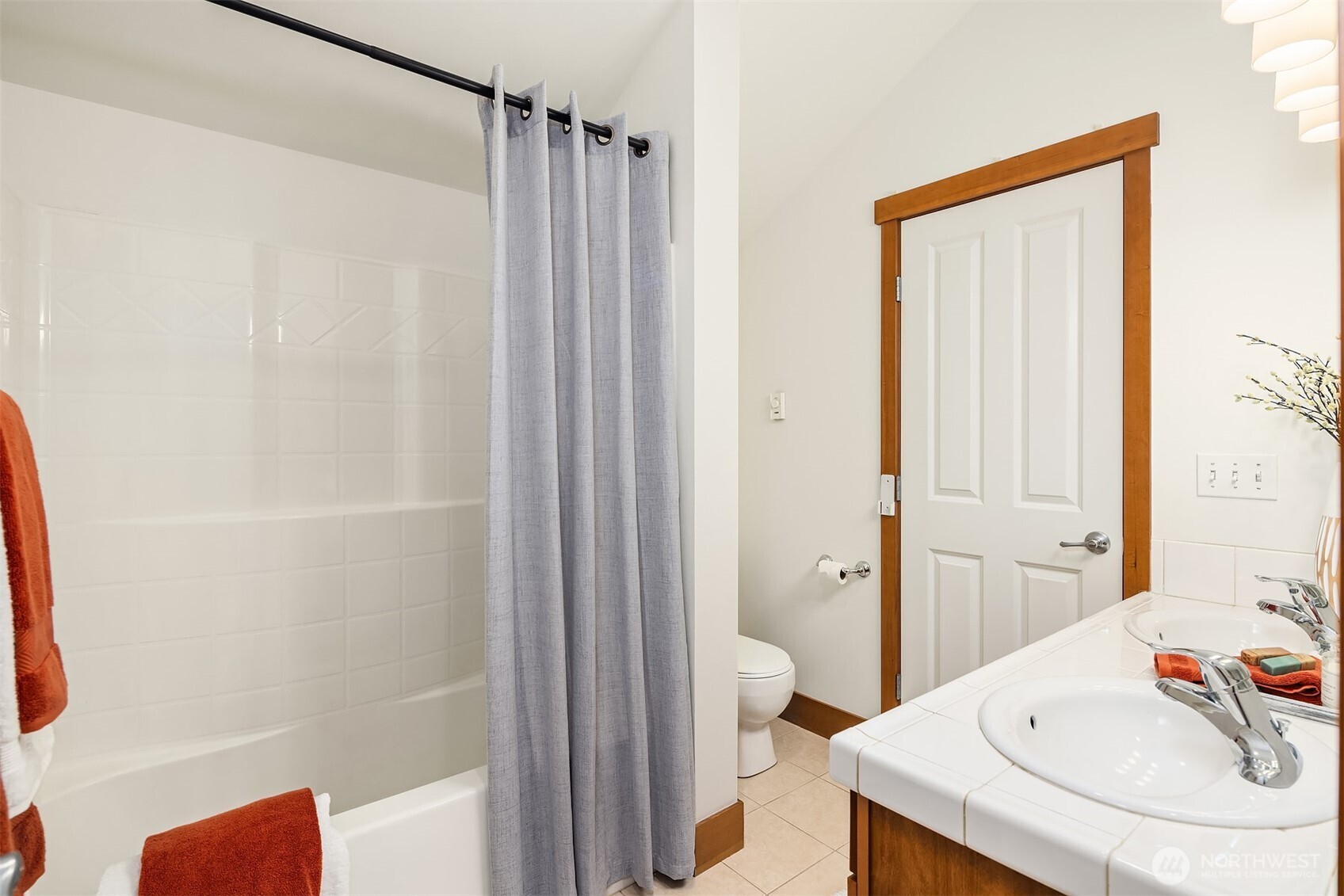 13726 Midvale Avenue North, Unit B Seattle, WA 98133 - Photo 23 of 31