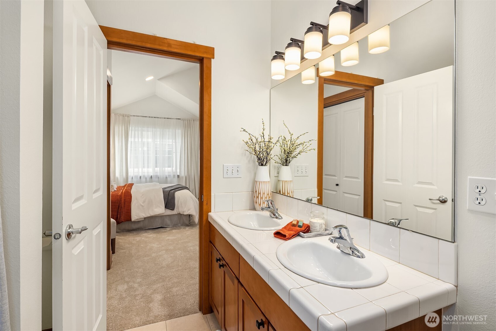 13726 Midvale Avenue North, Unit B Seattle, WA 98133 - Photo 24 of 31