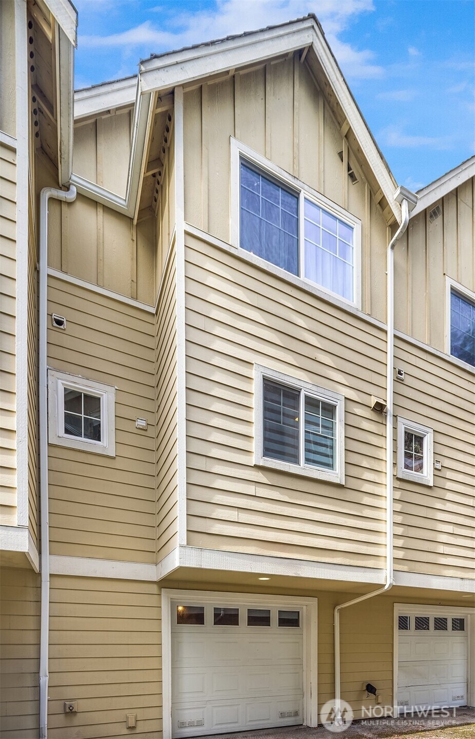 13726 Midvale Avenue North, Unit B Seattle, WA 98133 - Photo 4 of 31