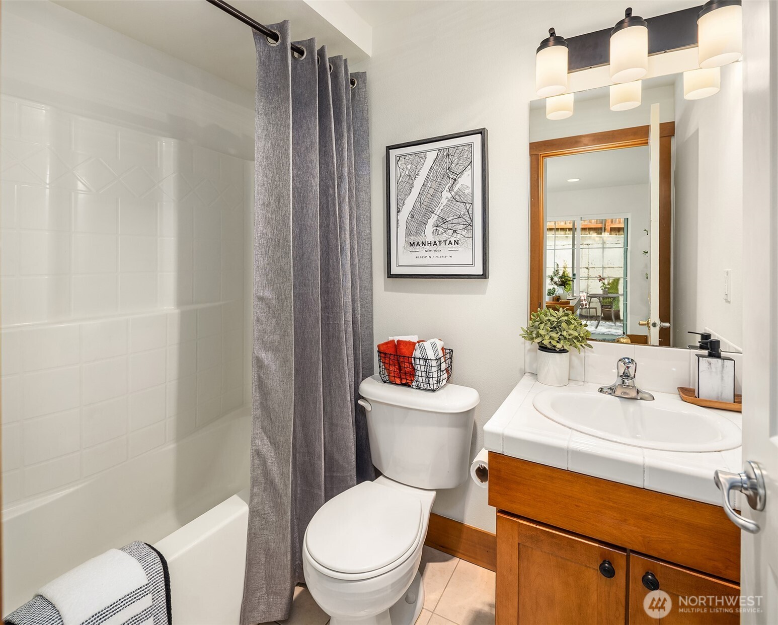 13726 Midvale Avenue North, Unit B Seattle, WA 98133 - Photo 7 of 31