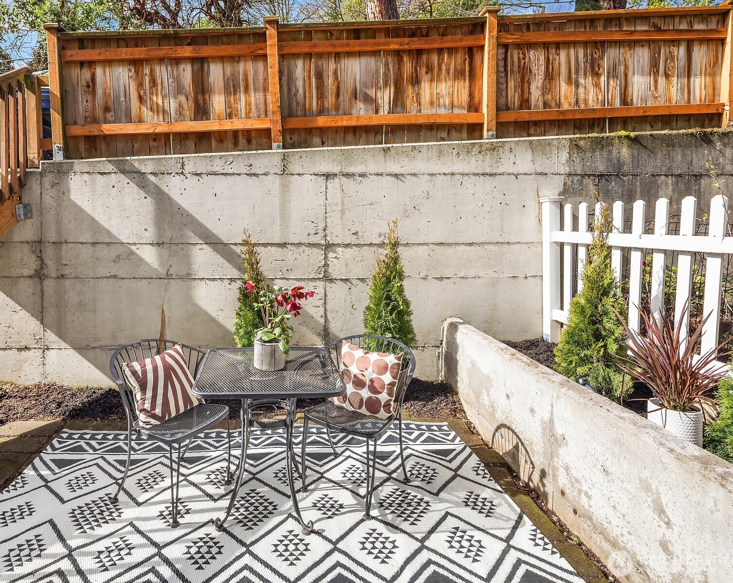 13726 Midvale Avenue North, Unit B Seattle, WA 98133 - Photo 9 of 31