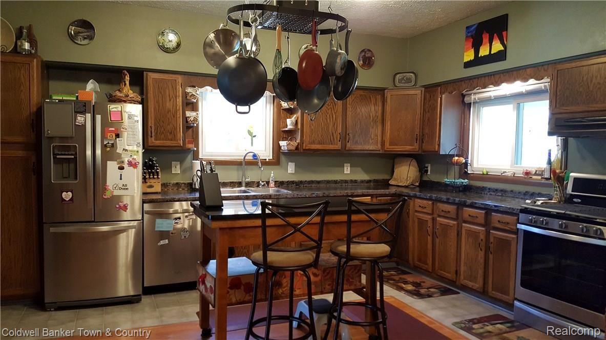 8462 McClements Road Brighton, MI 48114 - Photo 17 of 42 kitchen.jpg