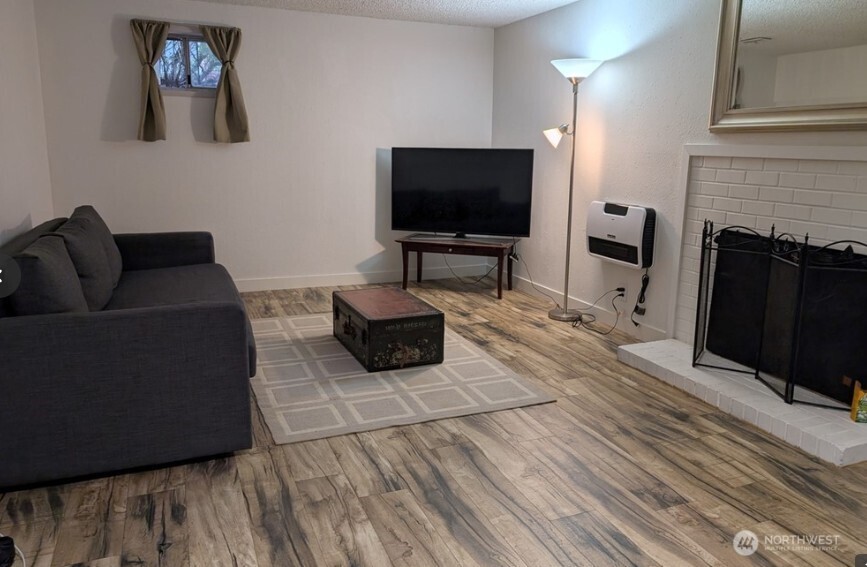 936 North 101st Street Seattle, WA 98133 - Photo 15 of 26