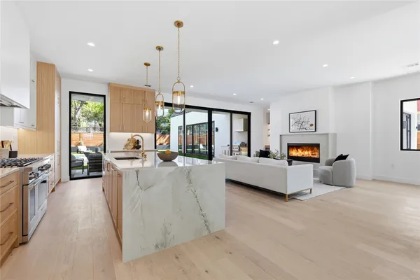 $3,095,000 | 1702 West 30th Street, Austin, TX 78703