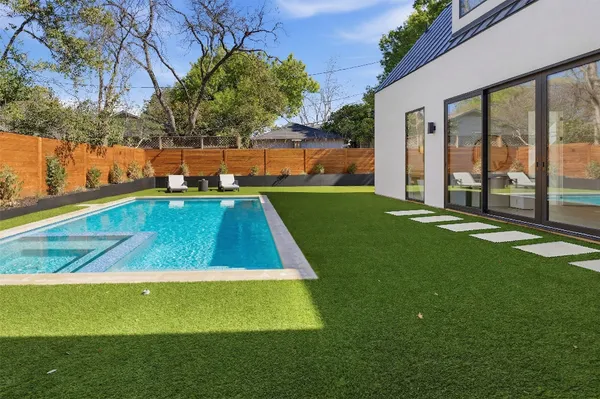 $3,095,000 | 1702 West 30th Street, Austin, TX 78703