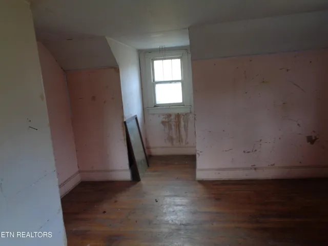 $245,000 | 105 Nelms Street, Surgoinsville, TN 37873