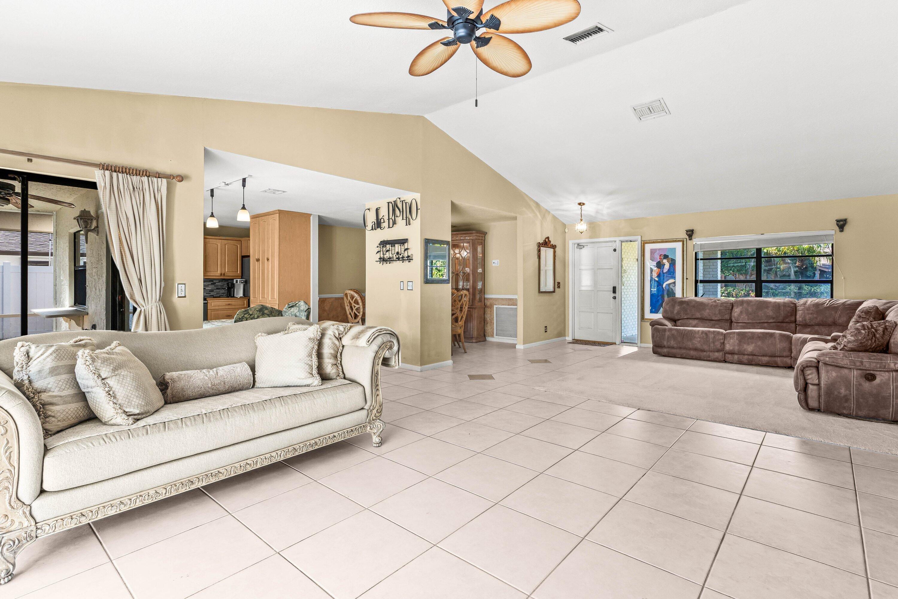 17294 Lake Park Road Boca Raton, FL 33487 - Photo 21 of 47 main