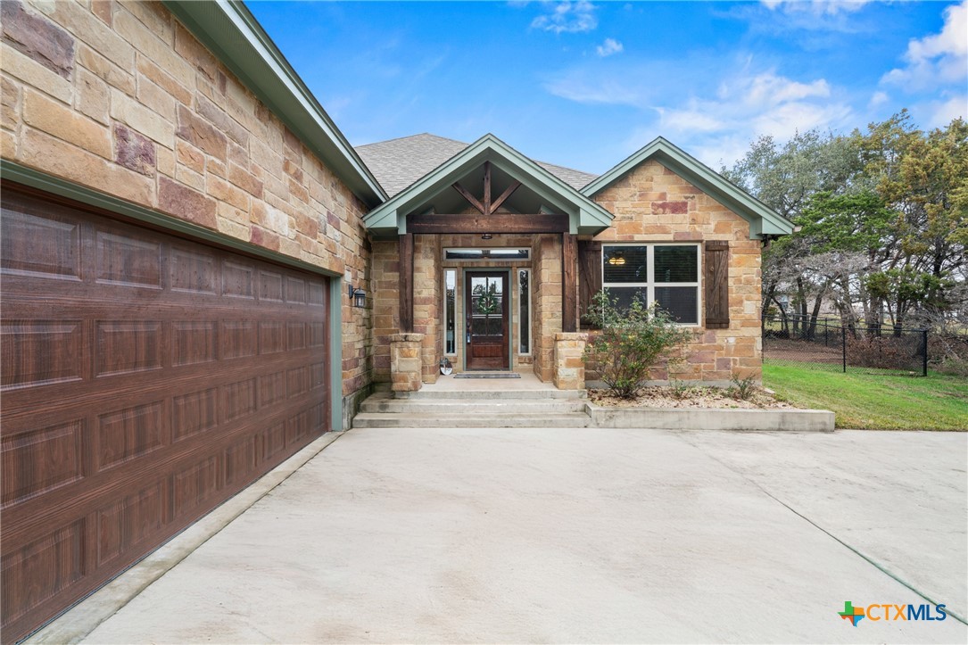 5562 Denmans Loop Belton, TX 76513 - Photo 2 of 44