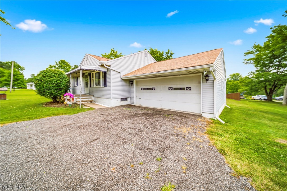 8625 Ravenna Road Chardon, OH 44024 - Photo 3 of 32