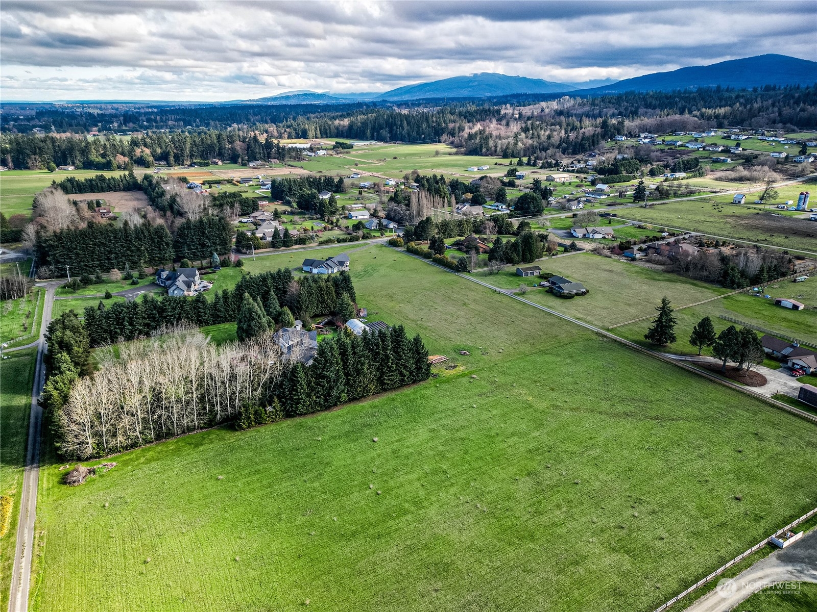 999 Thunder Road Port Angeles, WA 98362 - Photo 14 of 20 Gallery Image 14
