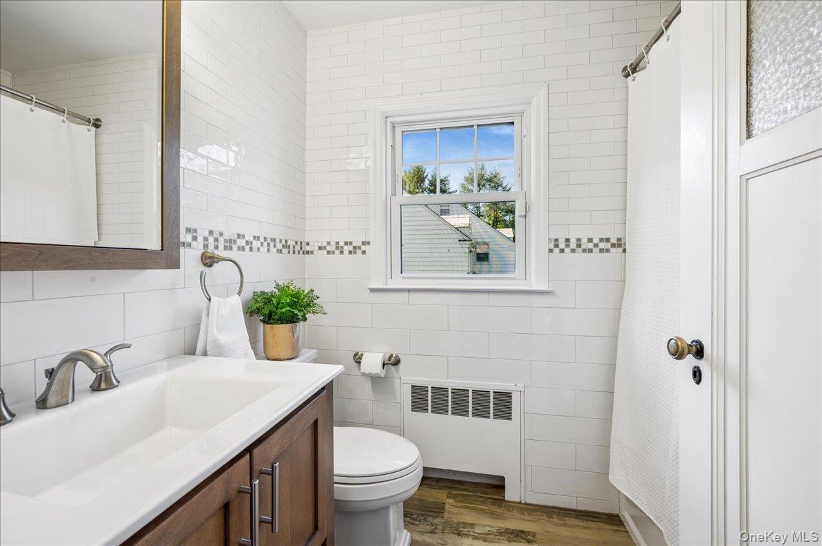 62 Broadfield Road New Rochelle, NY 10804 - Photo 22 of 41 Hall Bath on Second Floor