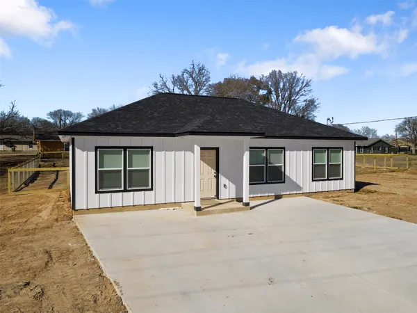 $215,000 | 807 East Brown Street, Hearne, TX 77859