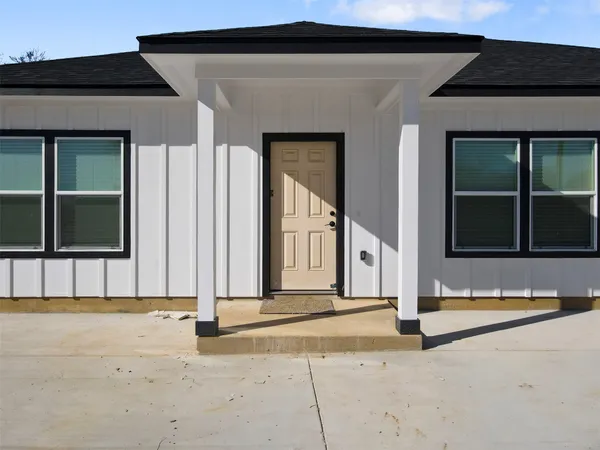 $215,000 | 807 East Brown Street, Hearne, TX 77859