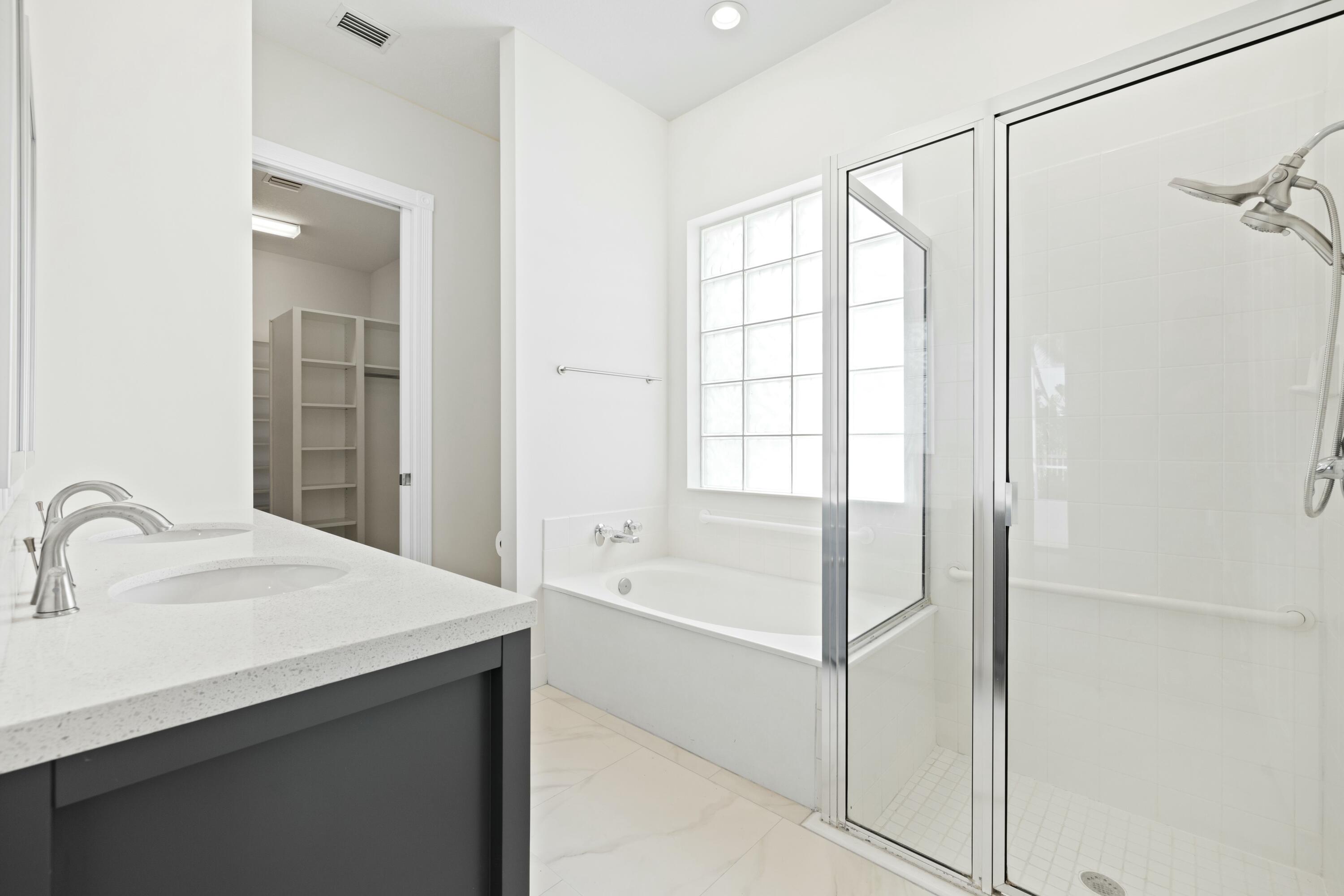 140 Barbados Drive Jupiter, FL 33458 - Photo 15 of 42 a bathroom with a bathtub and a sink