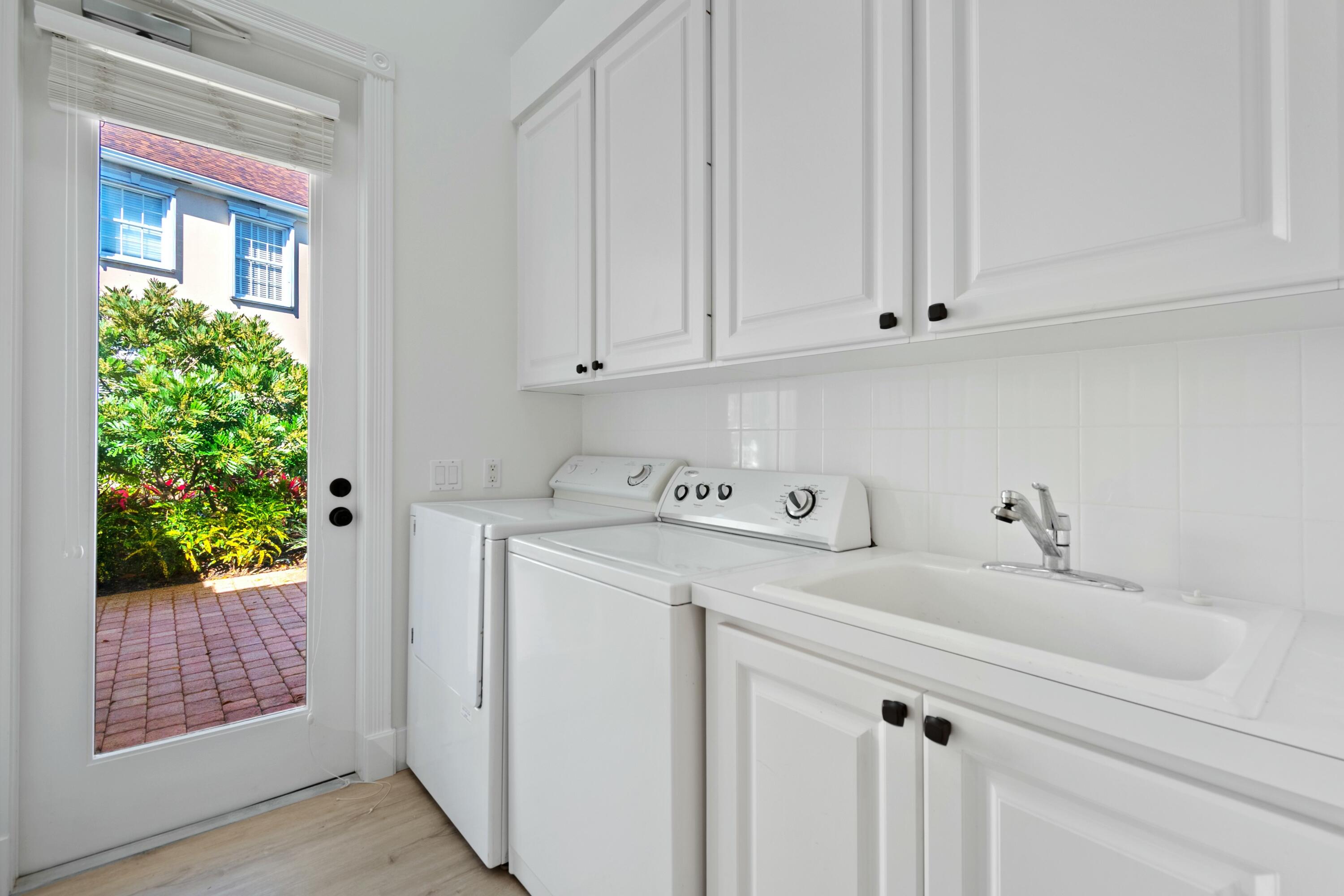 140 Barbados Drive Jupiter, FL 33458 - Photo 39 of 42 a utility room with dryer and washer