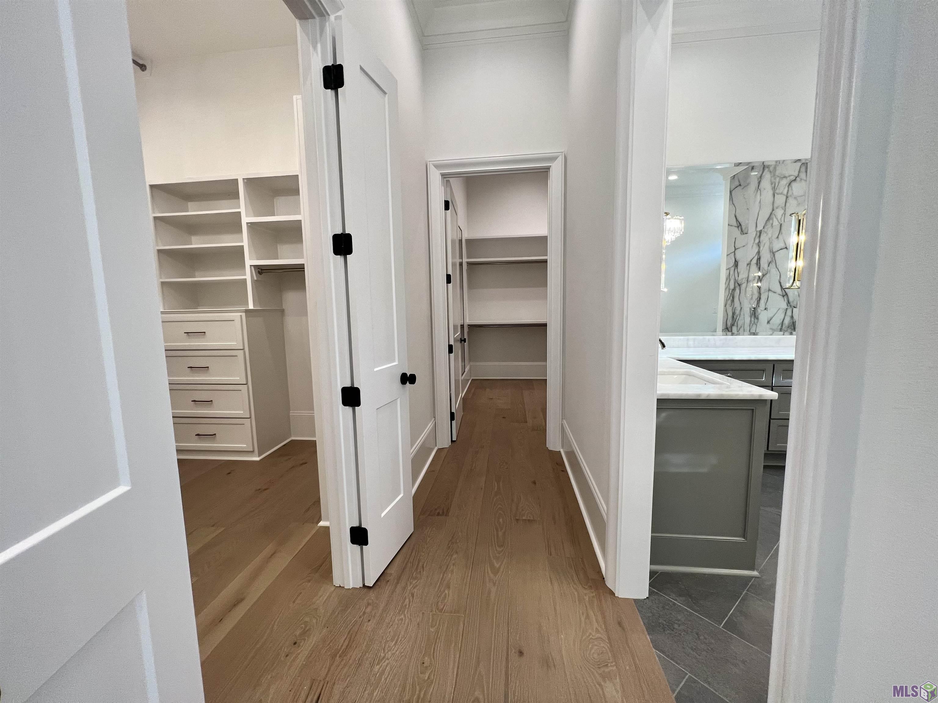 7121 Lane's End Baton Rouge, LA 70810 - Photo 24 of 53 Master Suite hallway