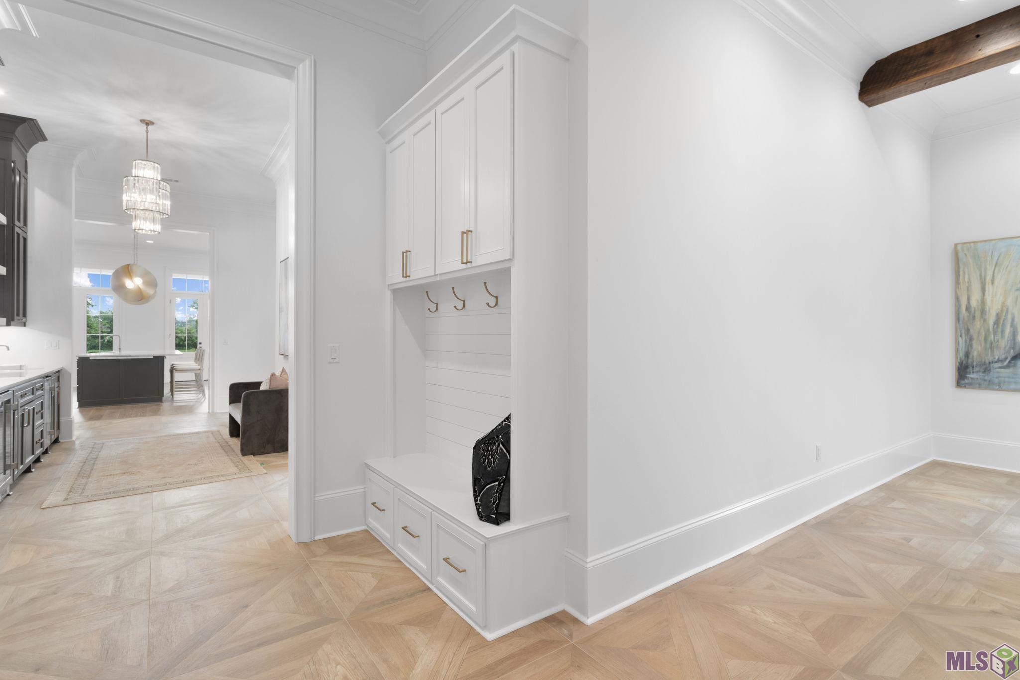 7121 Lane's End Baton Rouge, LA 70810 - Photo 30 of 53 Mudroom
