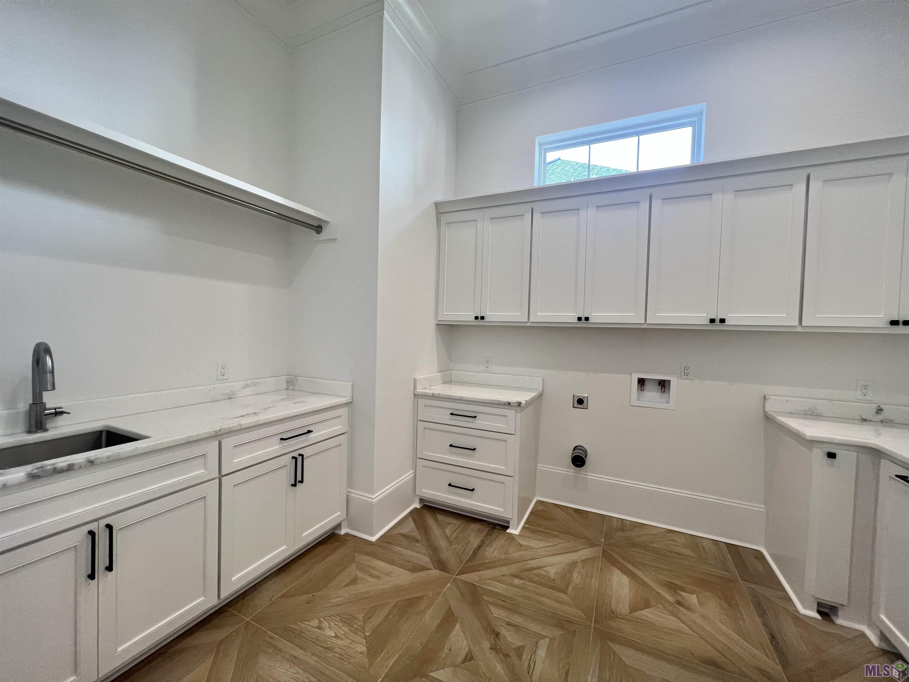 7121 Lane's End Baton Rouge, LA 70810 - Photo 31 of 53 Utility/Laundry Room