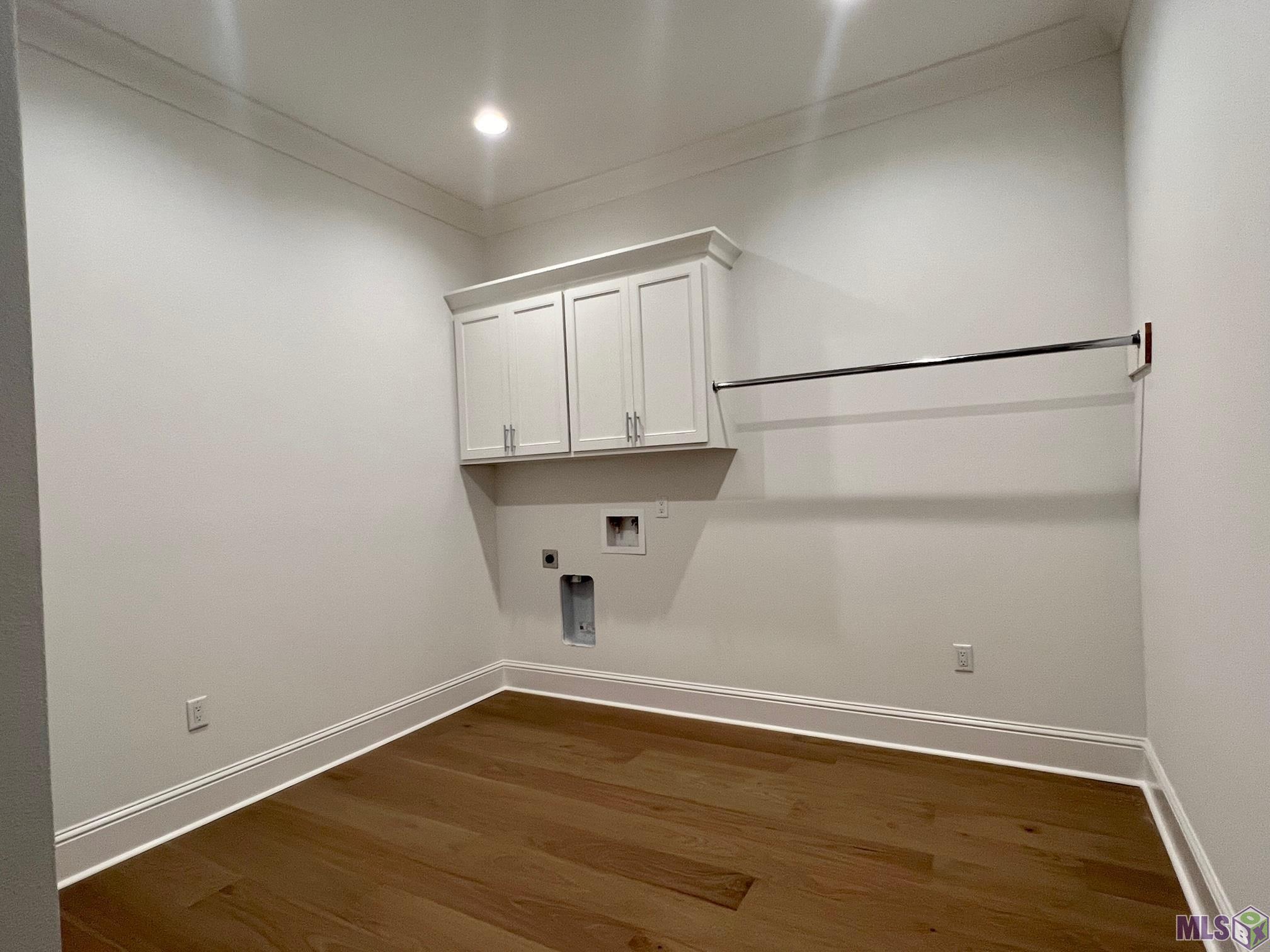 7121 Lane's End Baton Rouge, LA 70810 - Photo 33 of 53 Upstairs Laundry/Utility Room