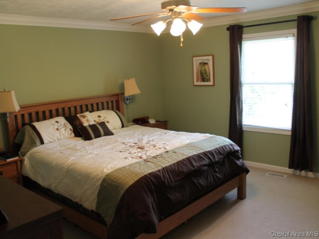 5013 Crane Drive Springfield, IL 62711 - Photo 13 of 23 Gallery Image 13