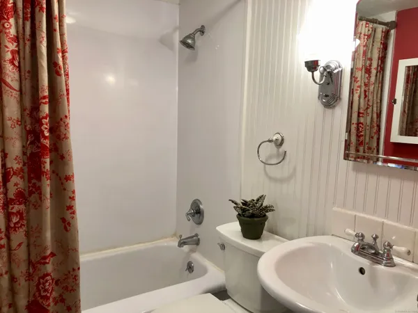 $1,800 | 57 Vine Street, New Britain, CT 06052