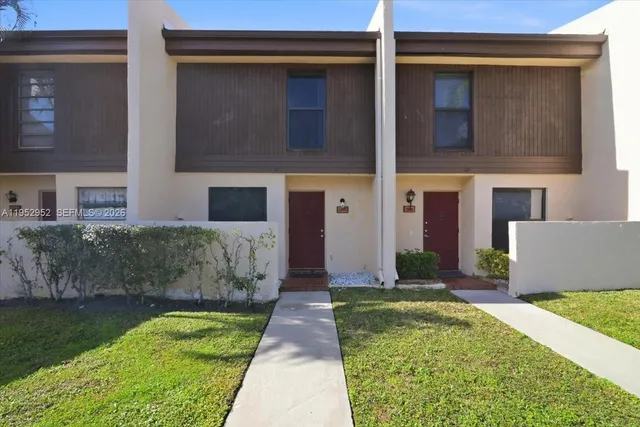 $278,000 | 1270 Northwest 99th Avenue, Unit 60, Pembroke Pines, FL 33024