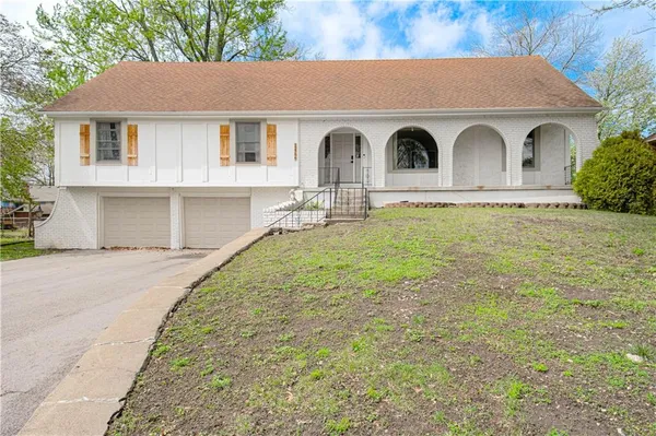 $365,000 | 12706 Corrington Avenue, Grandview, MO 64030