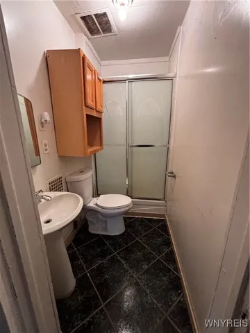 $1,150 | 2219 Cudaback Avenue, Unit 2, Niagara Falls, NY 14303