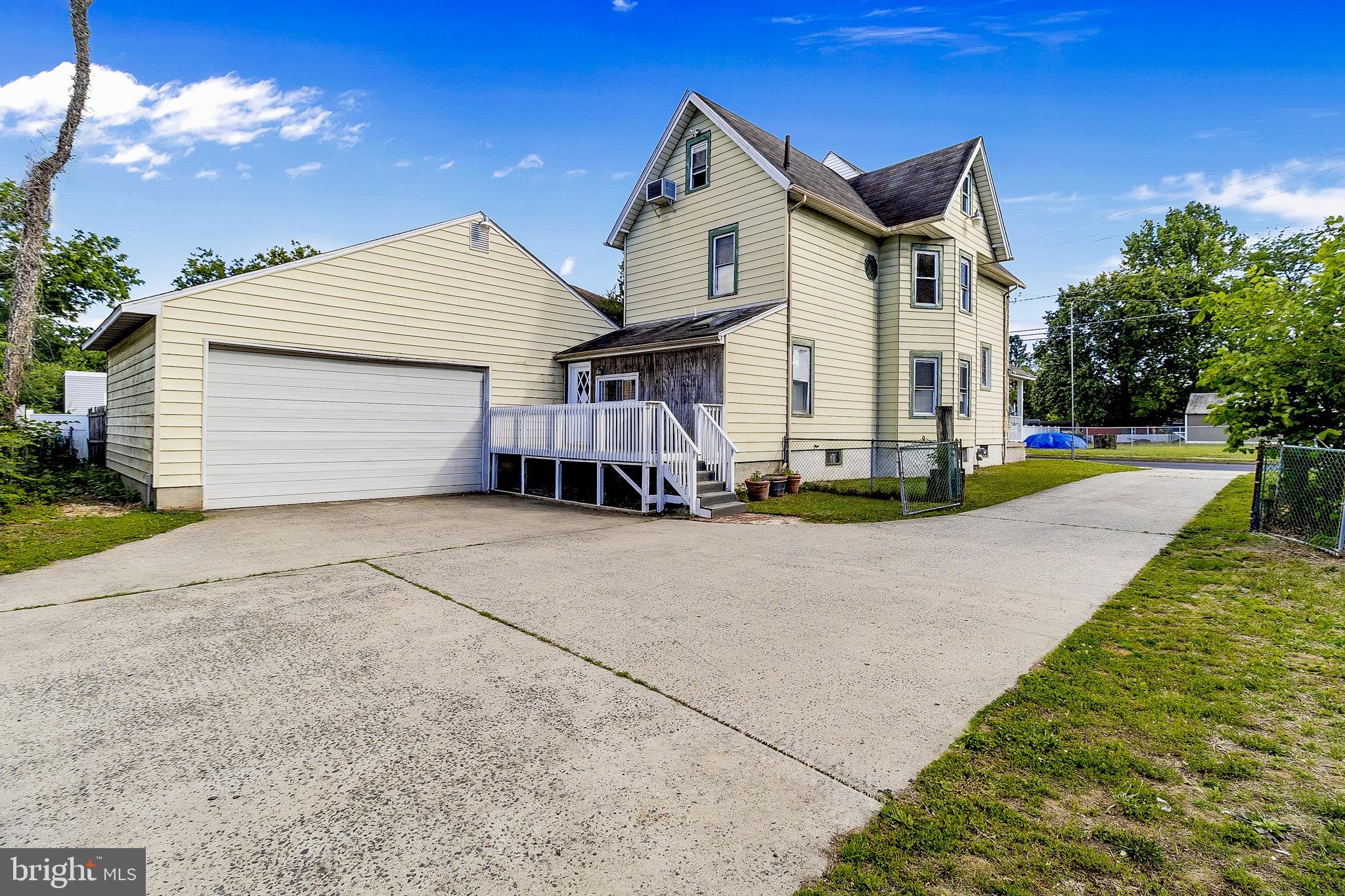 709 Bridgeboro Street Riverside, NJ 08075 - Photo 2 of 8