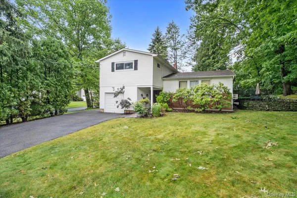 $989,000 | 21 Tanglewood Road, Scarsdale, NY 10583