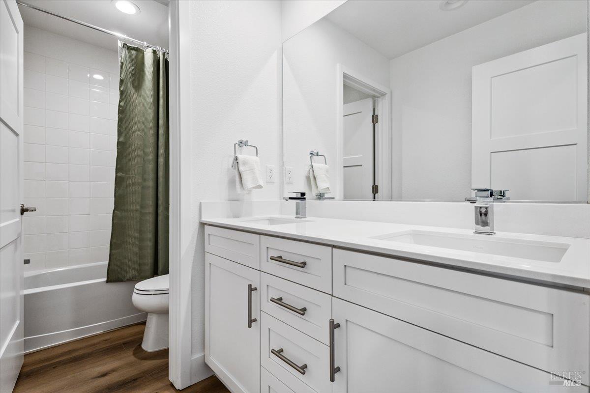 649 Semillon Lane Santa Rosa, CA 95403 - Photo 26 of 38 Convenient full bathroom serving the secondary bedrooms.