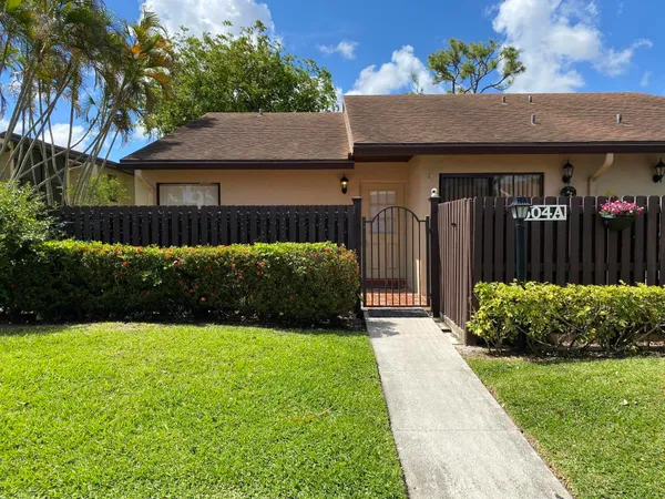 $2,300 | 604 Sea Pine Way, Unit A, Greenacres, FL 33415