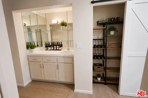 $988,888 | 1915 Malcolm Avenue, Unit 301, Los Angeles, CA 90025