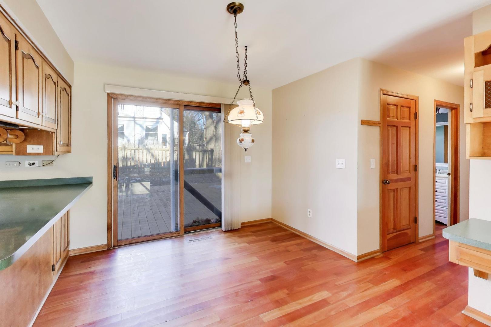 26W548 Prairie Avenue Winfield, IL 60190 - Photo 8 of 45