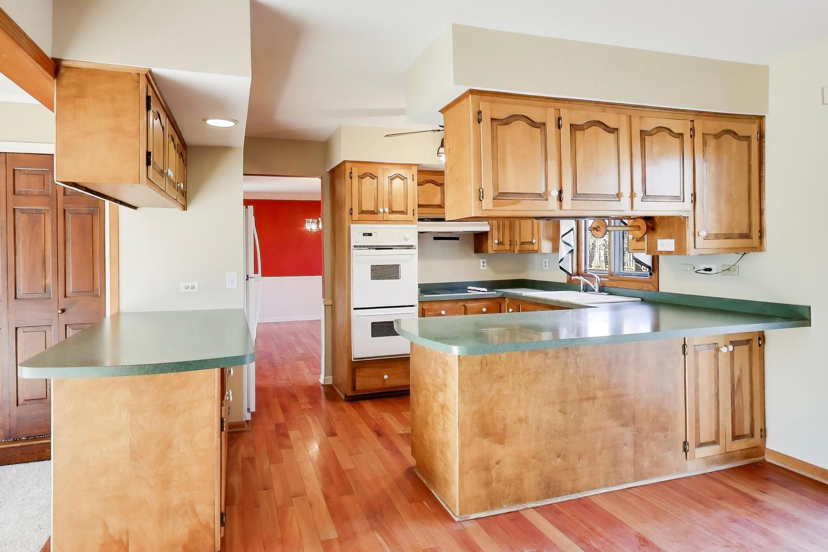 26W548 Prairie Avenue Winfield, IL 60190 - Photo 9 of 45