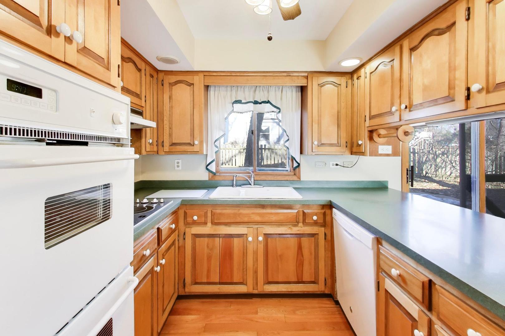 26W548 Prairie Avenue Winfield, IL 60190 - Photo 10 of 45