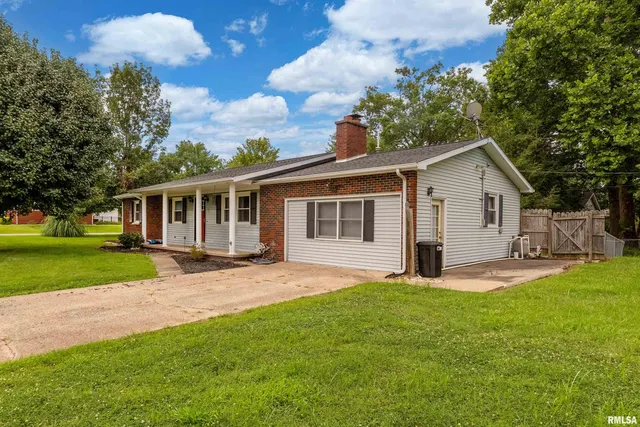 $169,000 | 621 South 4th Street, Herrin, IL 62948