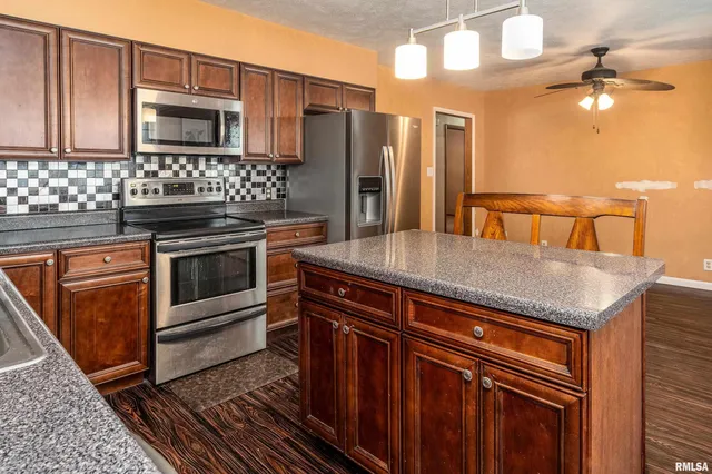 $169,000 | 621 South 4th Street, Herrin, IL 62948