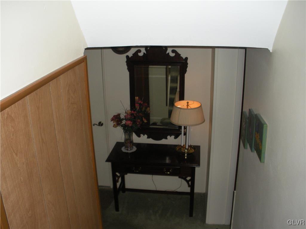 1831 Cloverdale Road Bethlehem, PA 18018 - Photo 11 of 15 Gallery Image 11