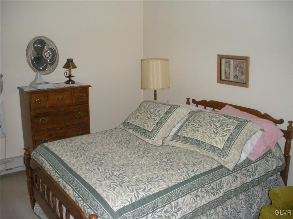 1831 Cloverdale Road Bethlehem, PA 18018 - Photo 8 of 15 Gallery Image 8