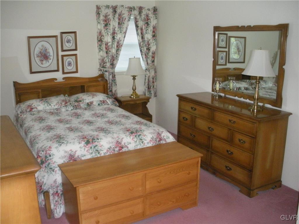 1831 Cloverdale Road Bethlehem, PA 18018 - Photo 9 of 15 Gallery Image 9