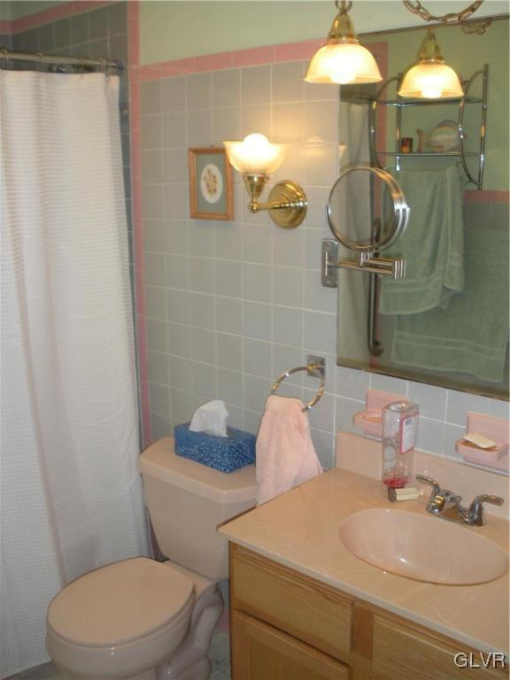 1831 Cloverdale Road Bethlehem, PA 18018 - Photo 10 of 15 Gallery Image 10