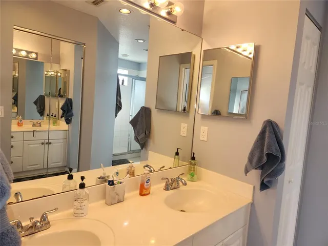 $2,200 | 6606 Pineview Terrace, Unit 201, Bradenton, FL 34203