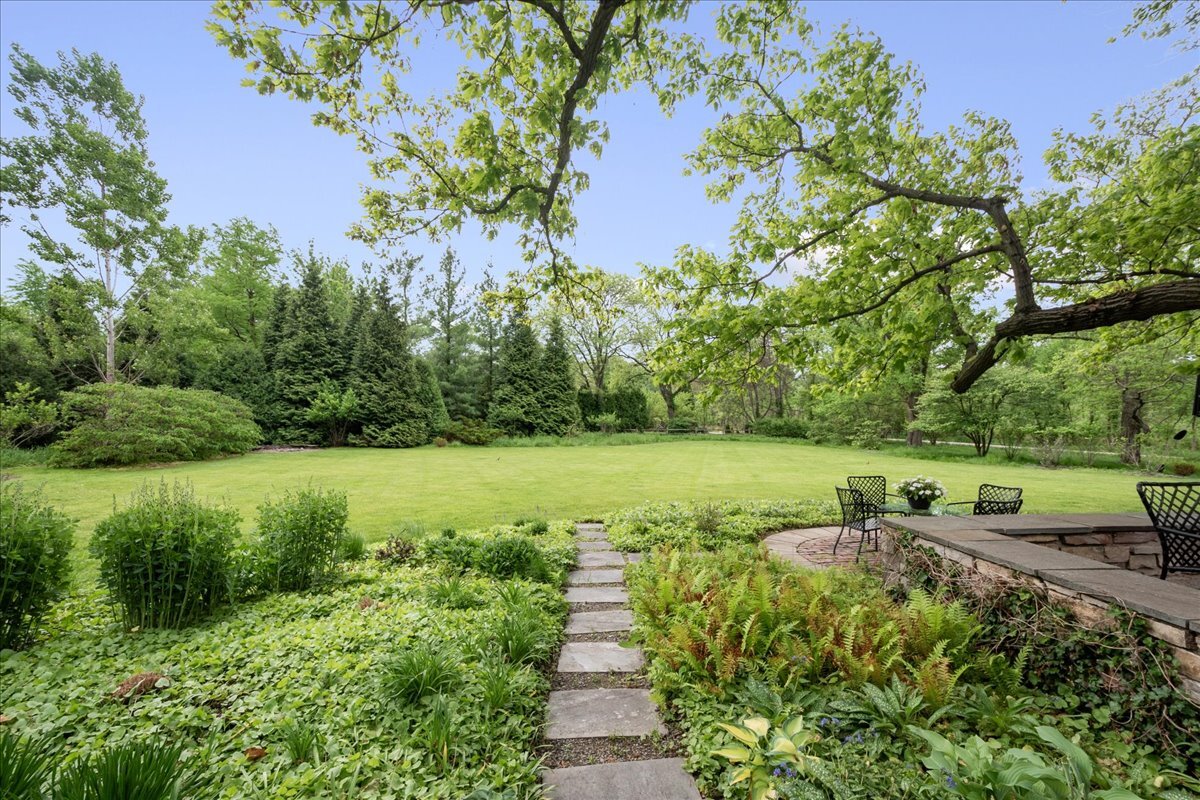 2080 Norfork Road Northfield, IL 60093 - Photo 3 of 50