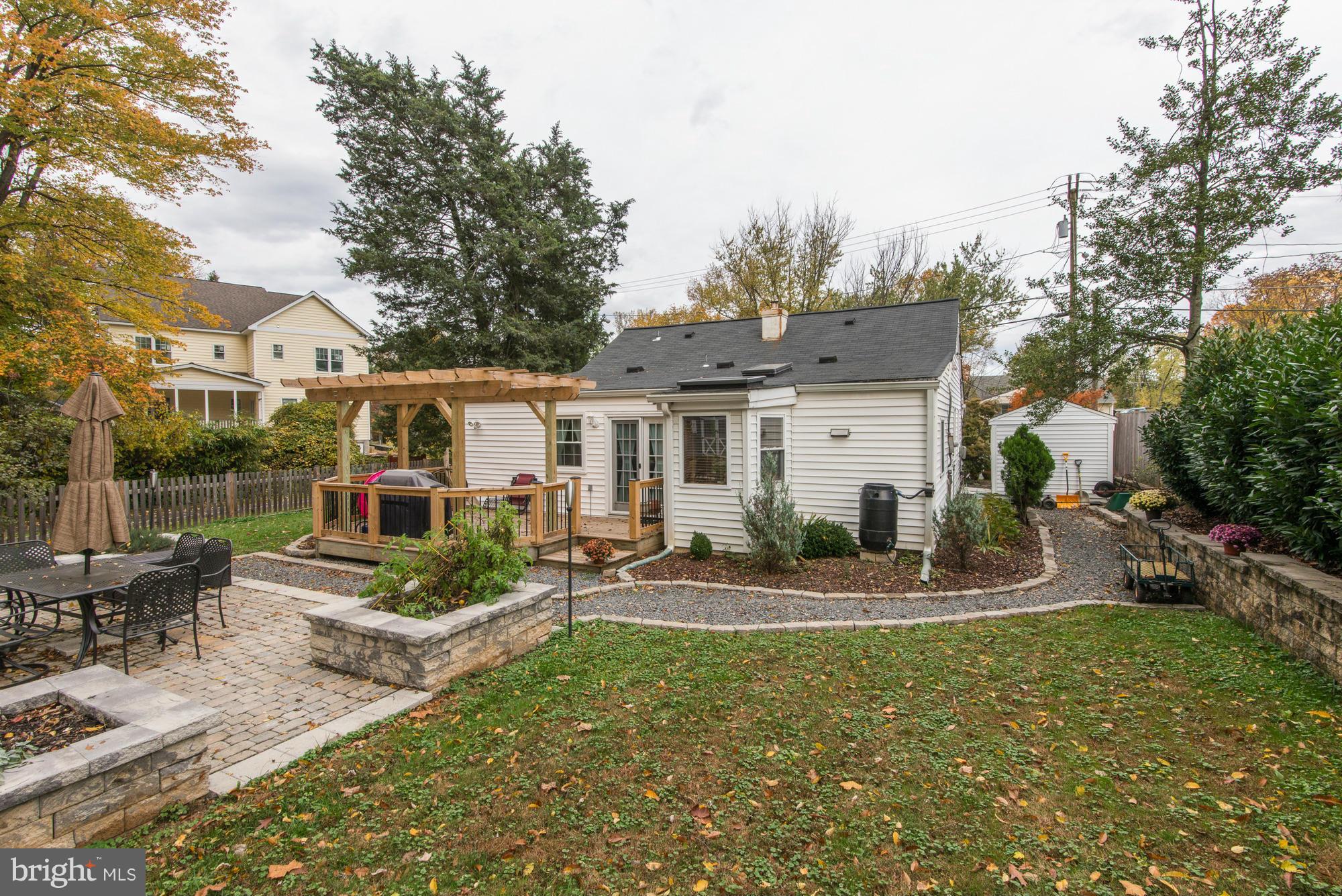 2034 Griffith Road Falls Church, VA 22043 - Photo 21 of 25 a view of a house with backyard
