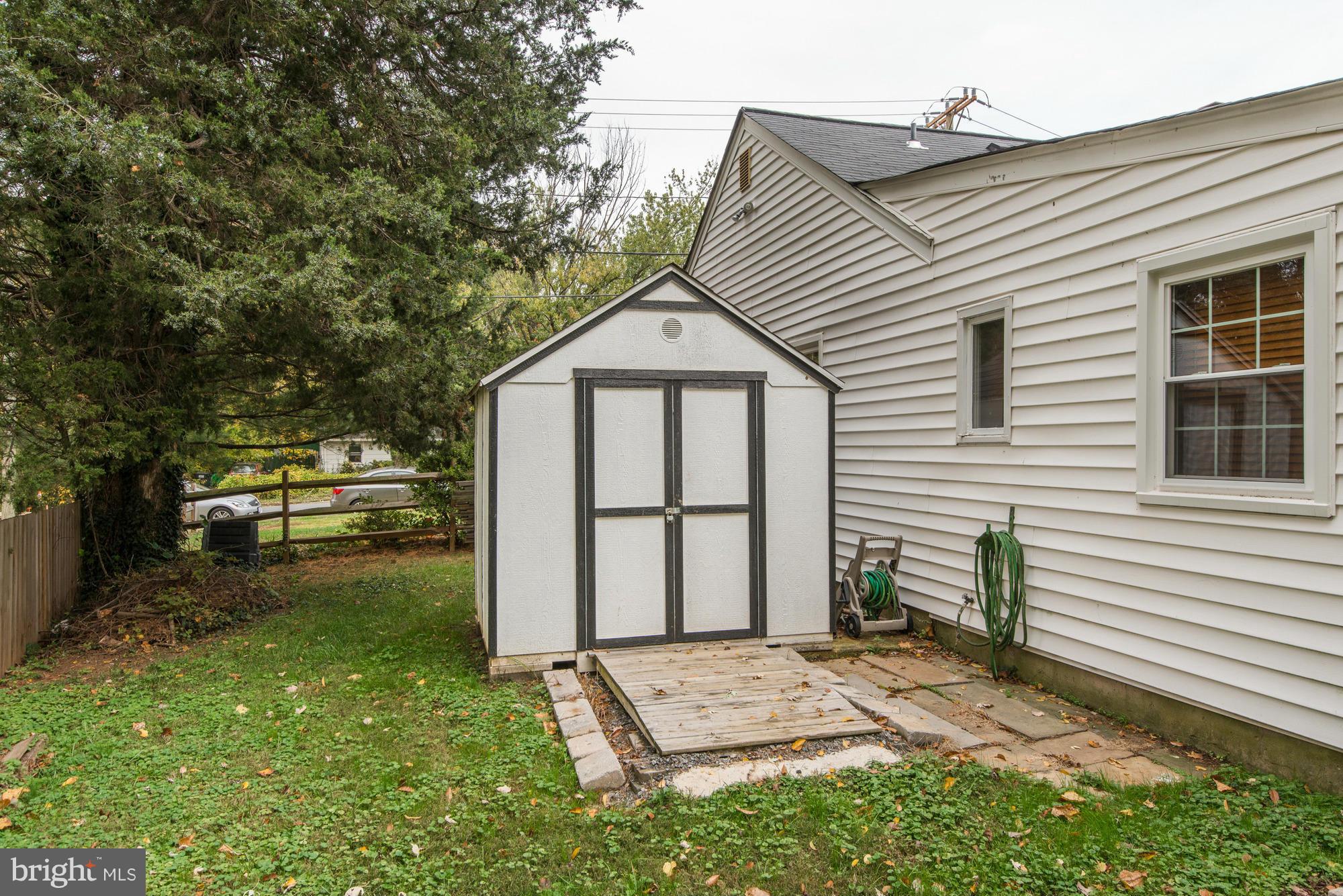 2034 Griffith Road Falls Church, VA 22043 - Photo 23 of 25 a front view of a house with a garden