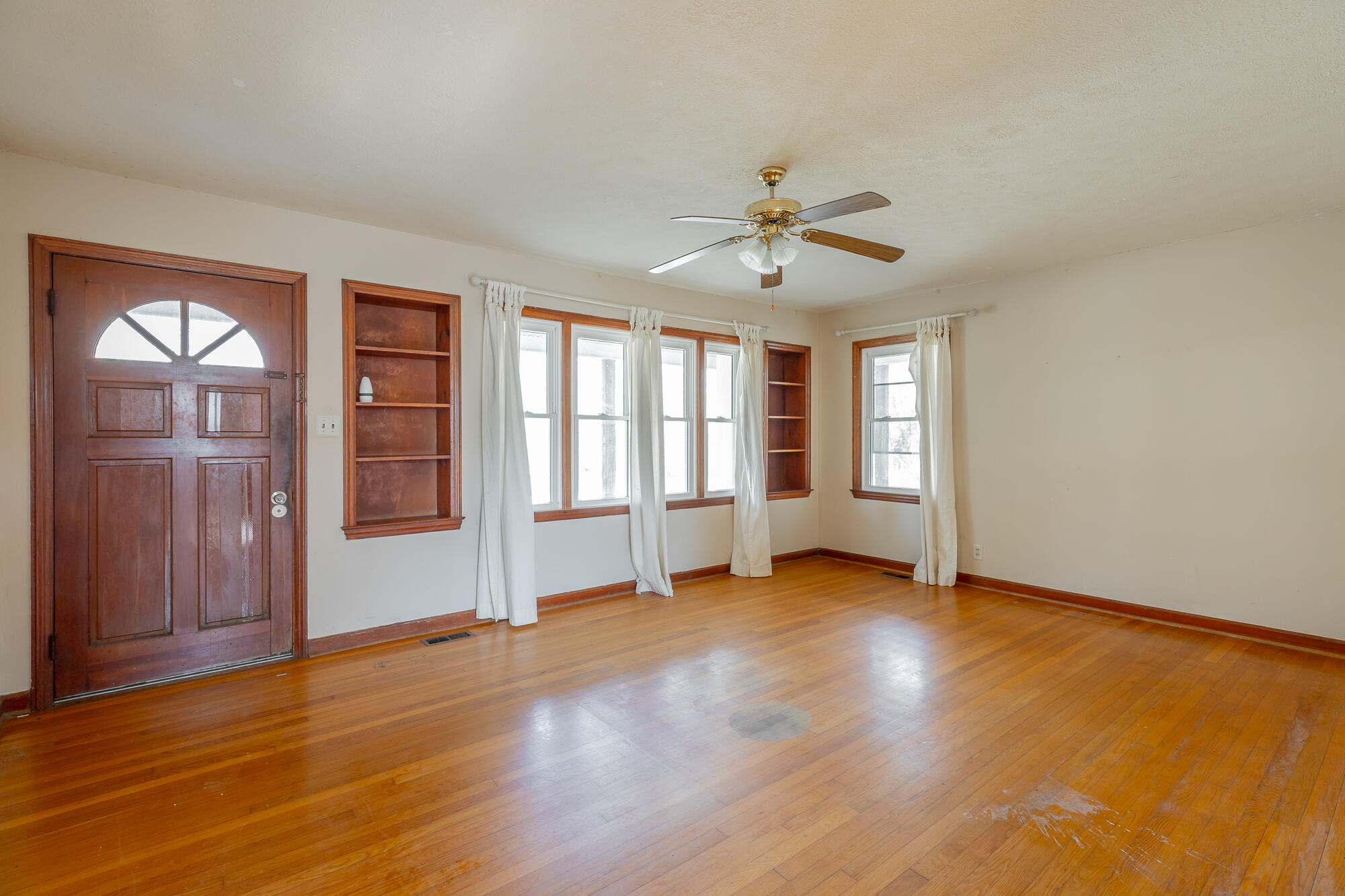 3964 Wolf Creek Road Spring City, TN 37381 - Photo 5 of 18 Hardwood flooring
